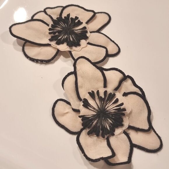 New ZARA Ecru & Black Floral Statement Earrings - Picture 8 of 11